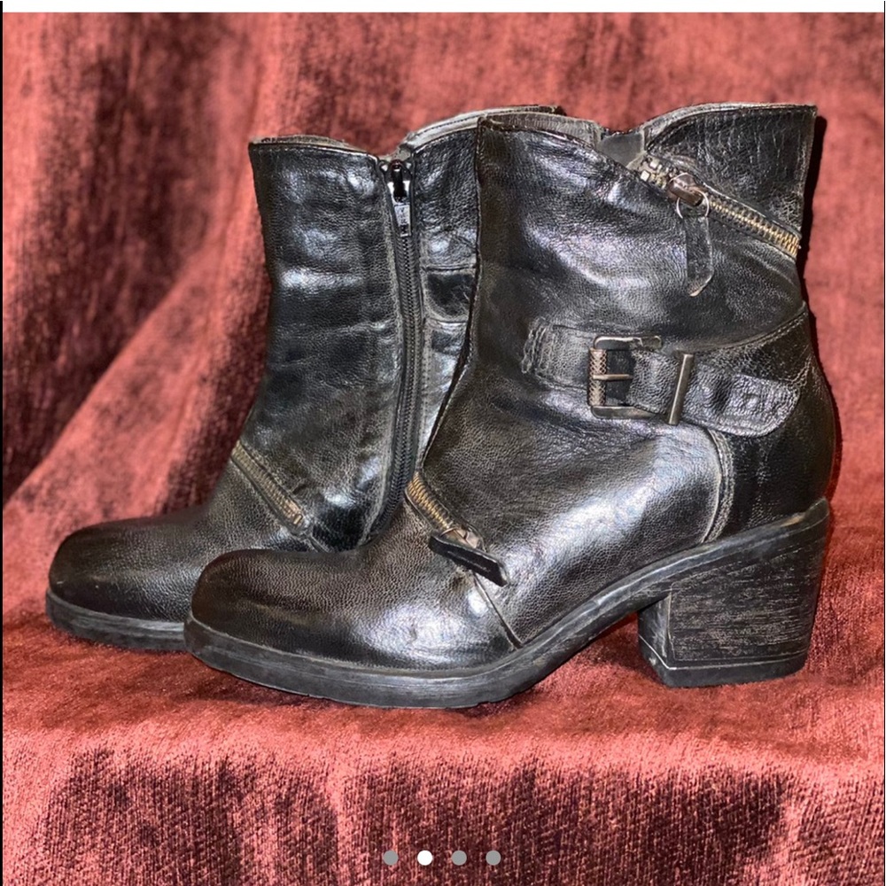 Biker boots Fred segal feet